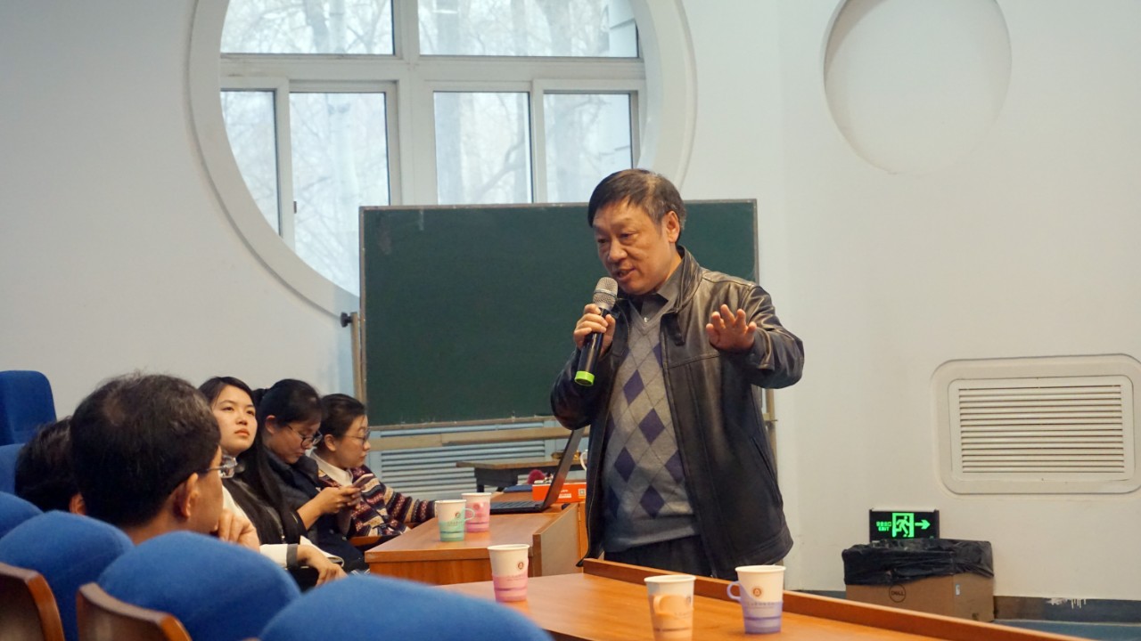 主持人胡象明教授